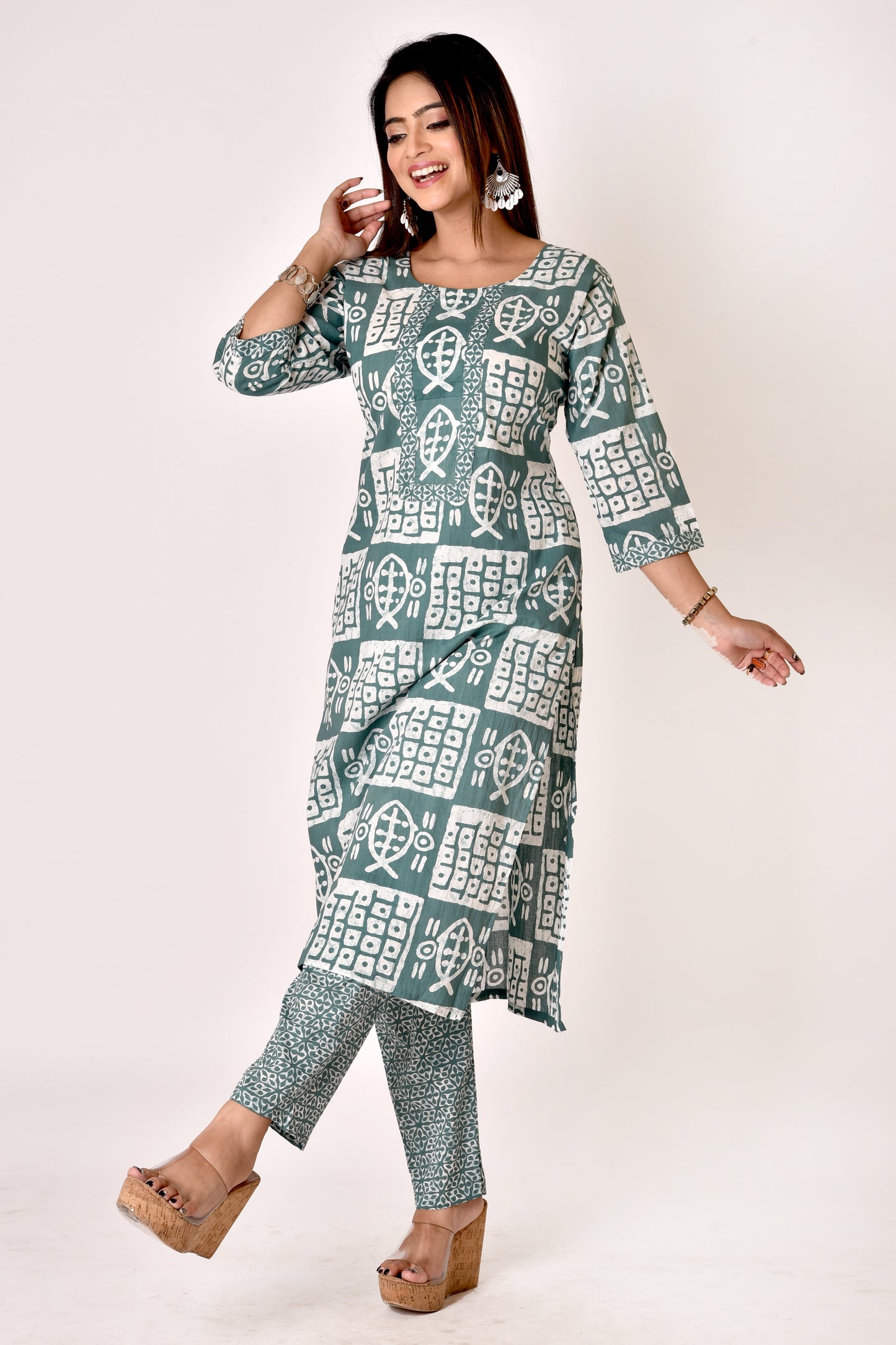 Brook Green Fish Print Kurta With Pant