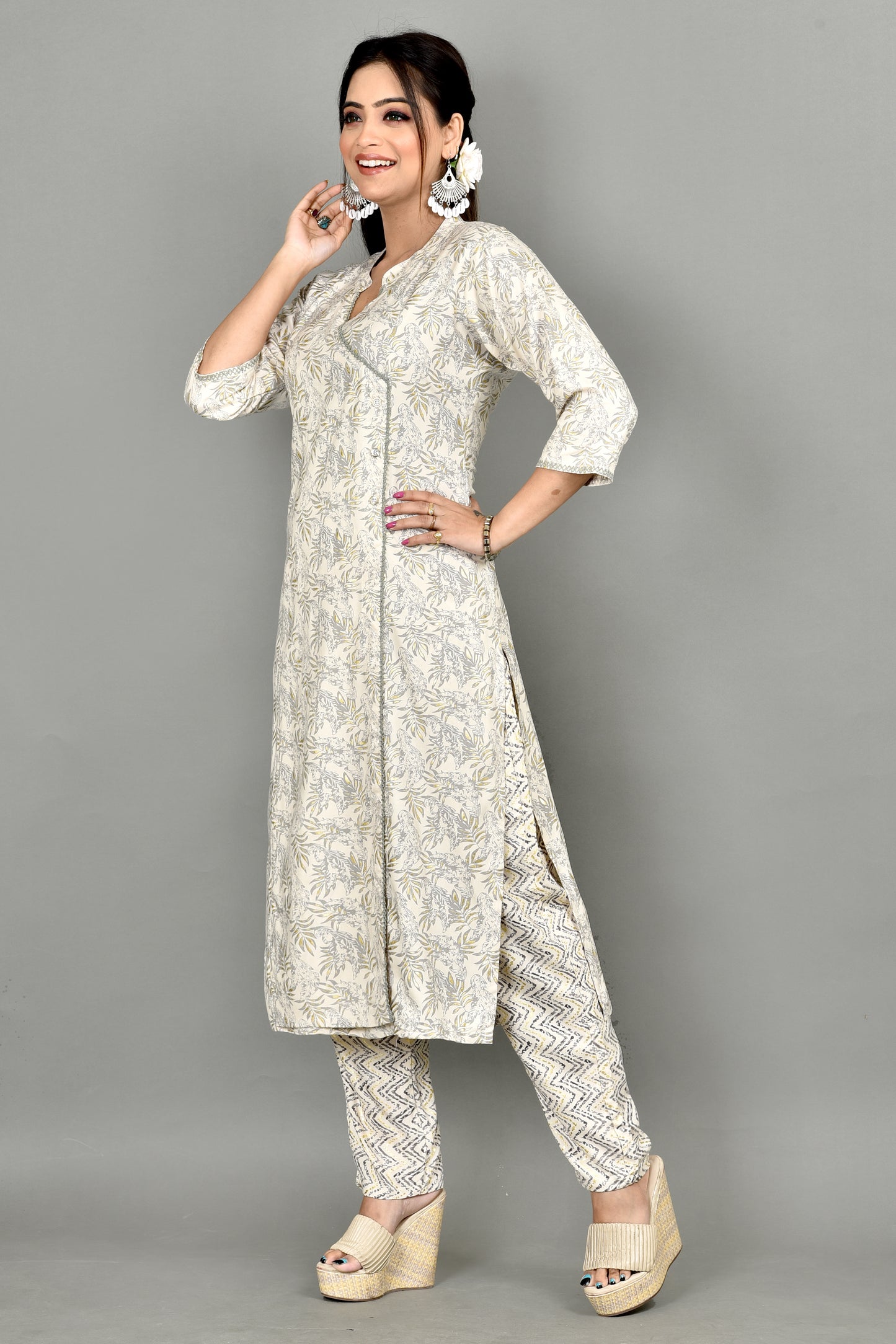 Off-White & Grey Geometric Print Angrakha Kurta With Pant