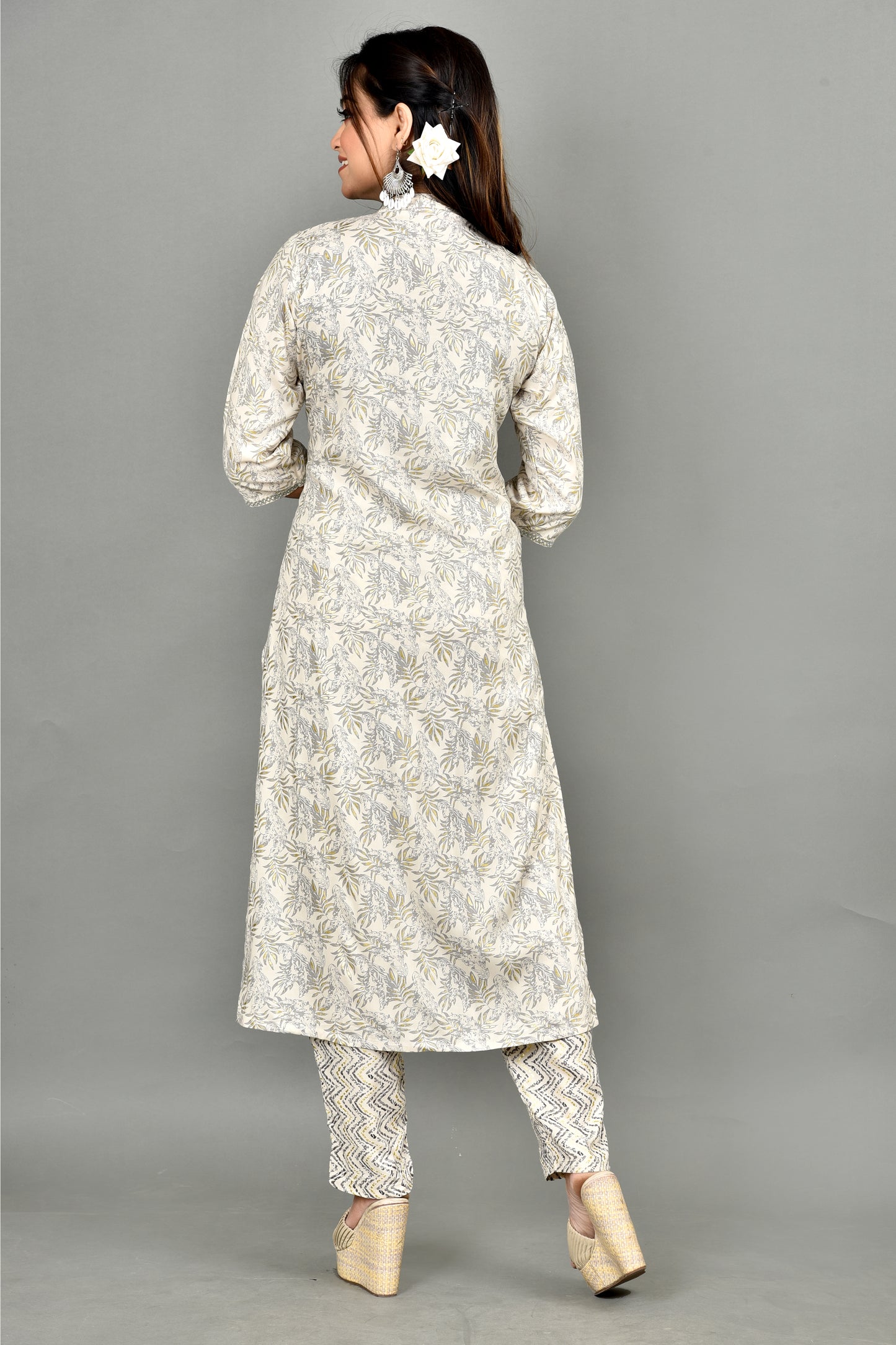 Off-White & Grey Geometric Print Angrakha Kurta With Pant