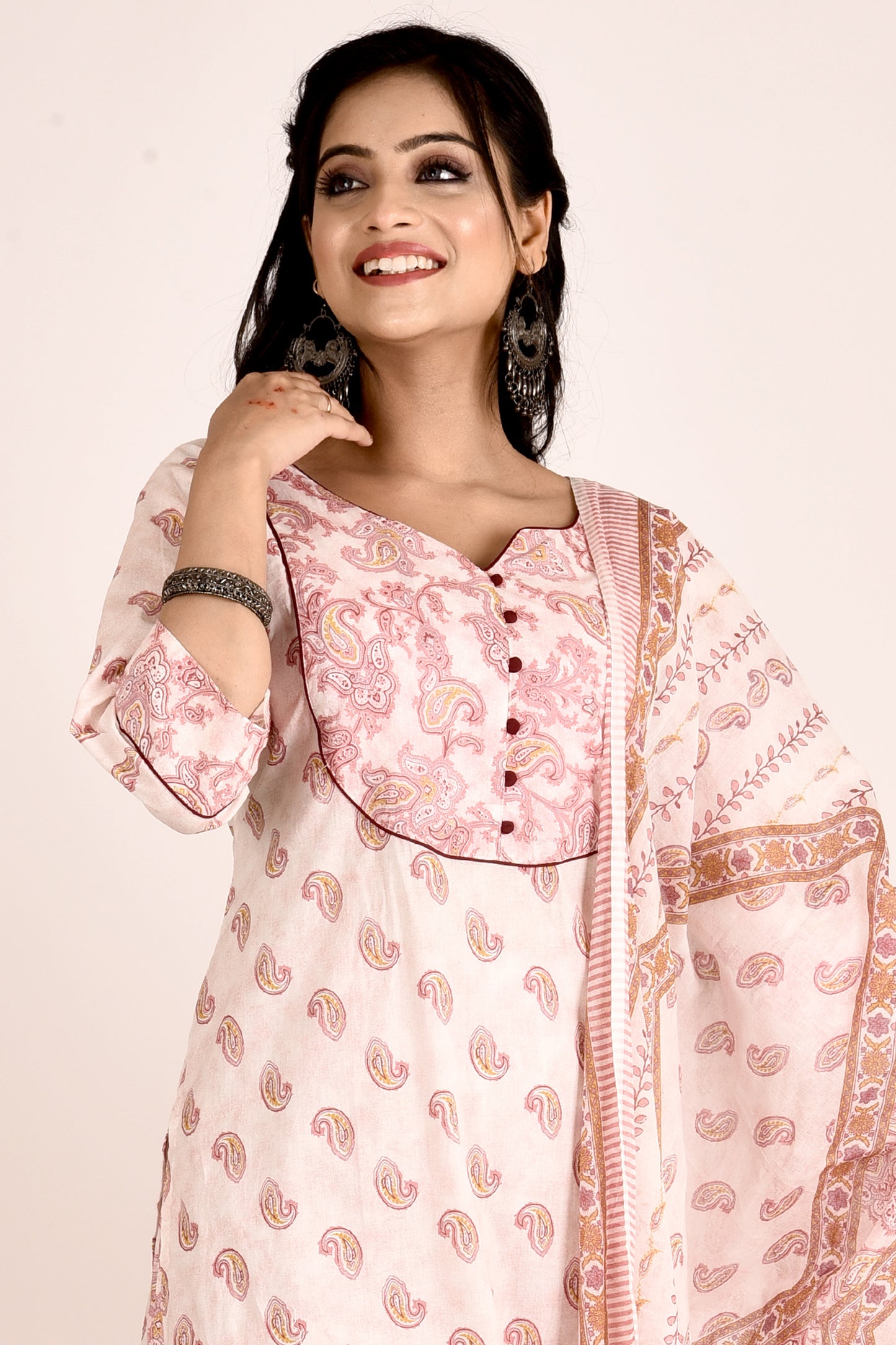 Off-White Paisley Print Kurta With Pant & Dupatta