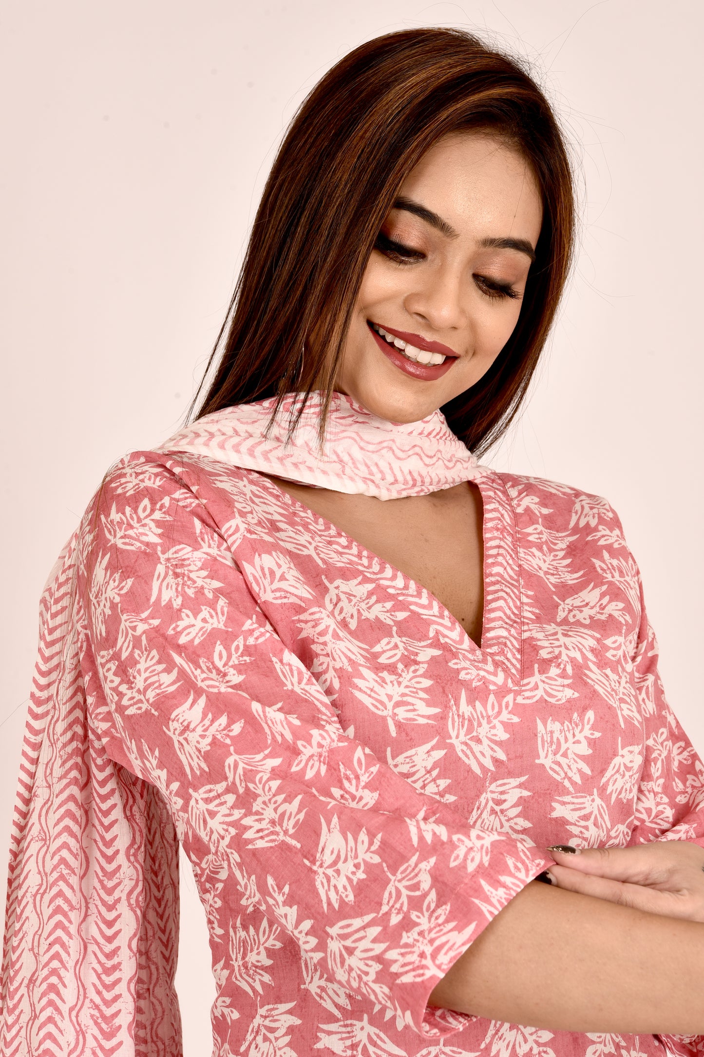 Watermelon Pink Leaf Print Kurta With Pant & Dupatta