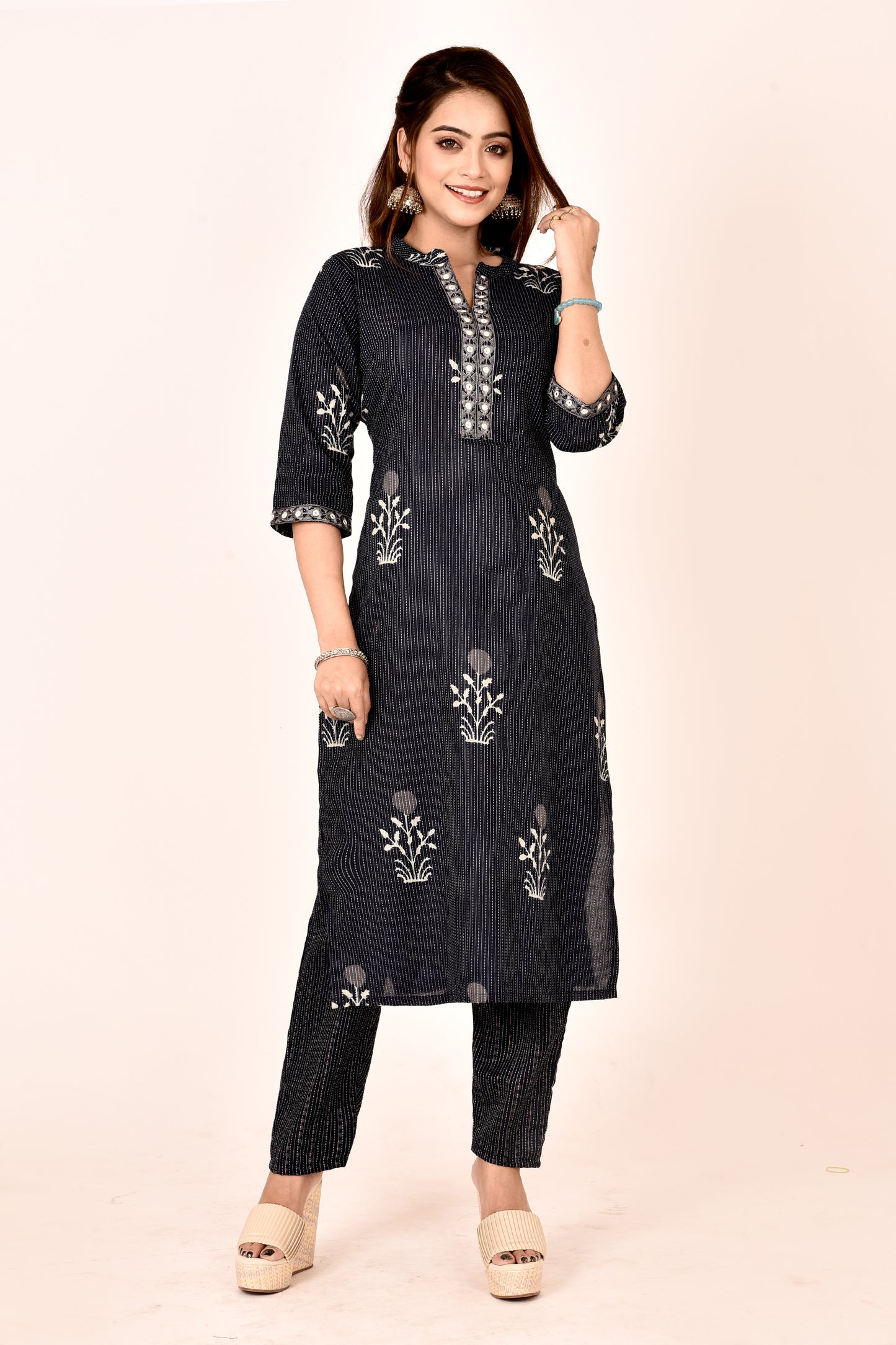 Black Floral Threadwork Kurta With Pant