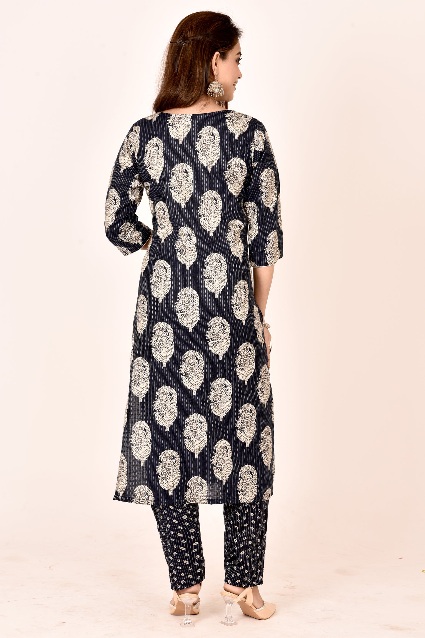 Black Paisley Threadwork Kurta With Pant