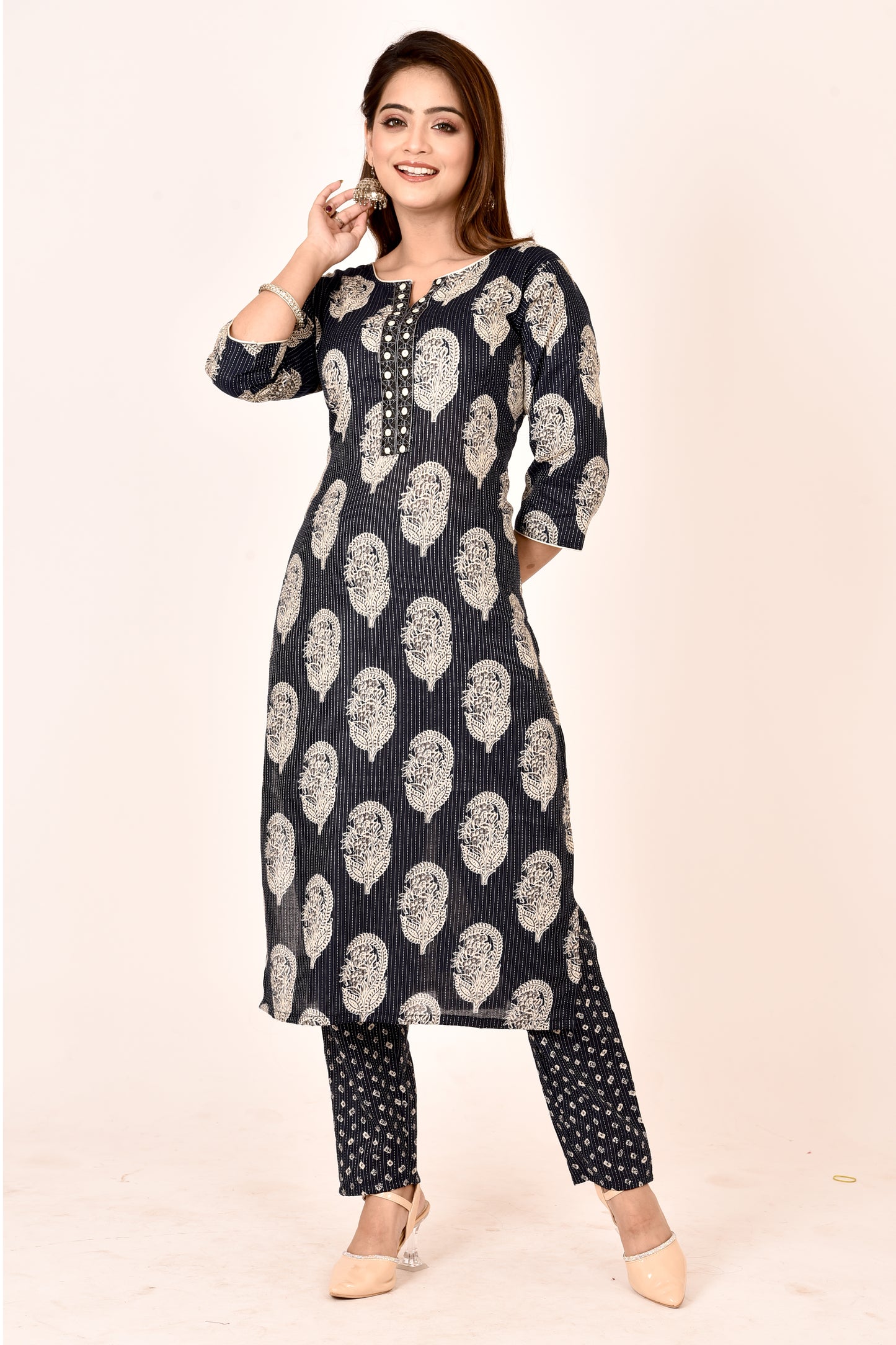 Black Paisley Threadwork Kurta With Pant